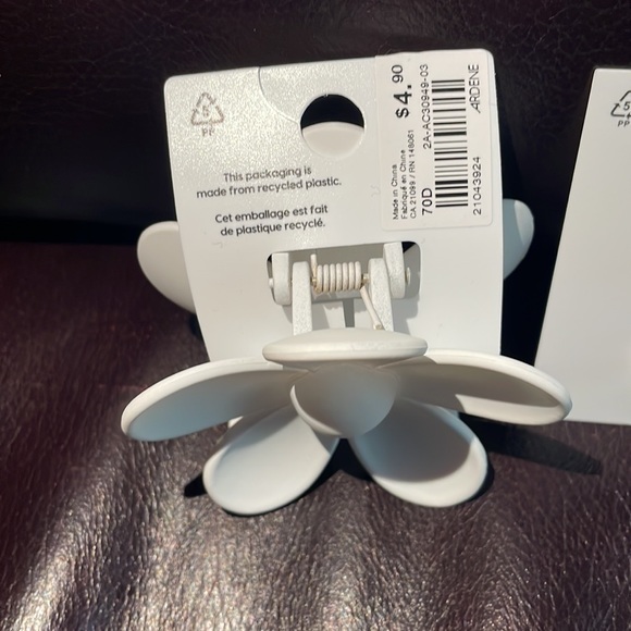 Ardene Accessories Bundle Flower Hair Clip & 15-Pieces Silver Rings pack NWT $16 - Picture 5 of 8